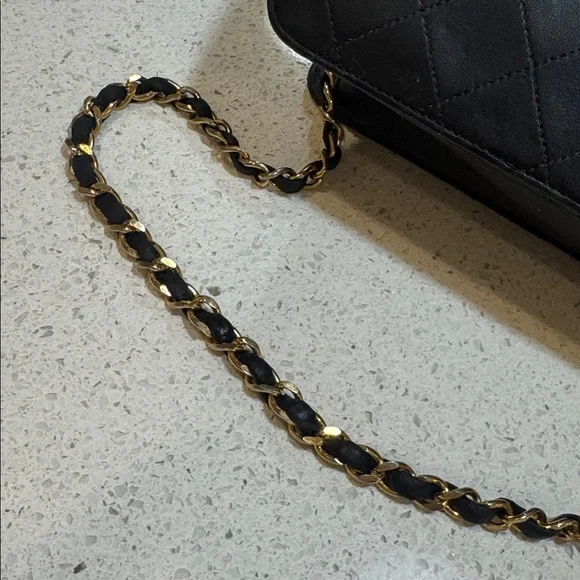 🛑 SOLD 🛑 Chanel Vintage Black Quilted Flap Shoulder Bag – Gold Chain Strap - Picture 17 of 17